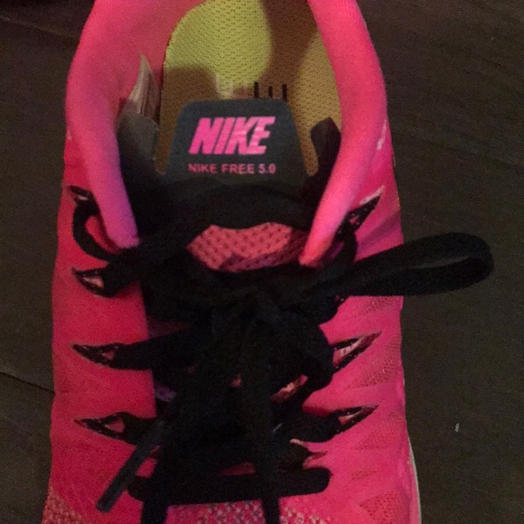 Neon Pink Nike Free size 8.5 - Picture 3 of 5